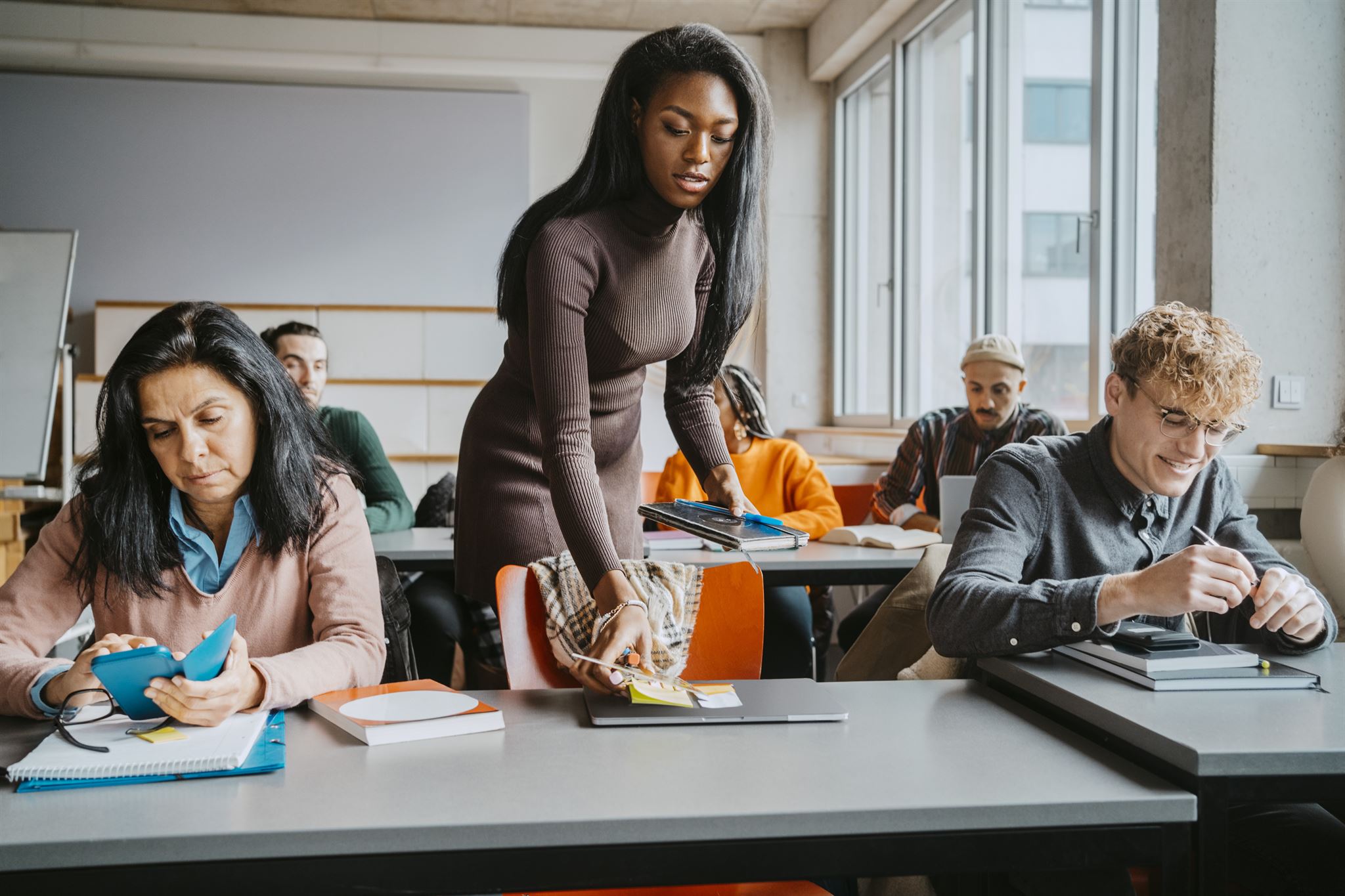 Étudiants-adultes-en-classe